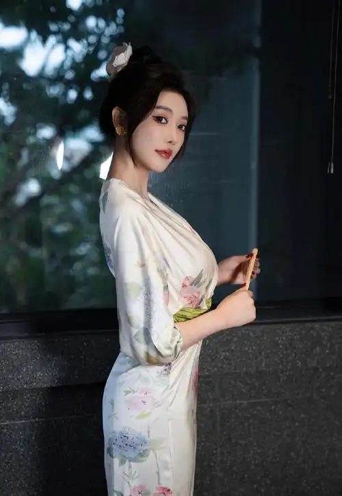 长腿新成熟女视频修身轻薄瑜伽长袖韩风外套登山视频女孩