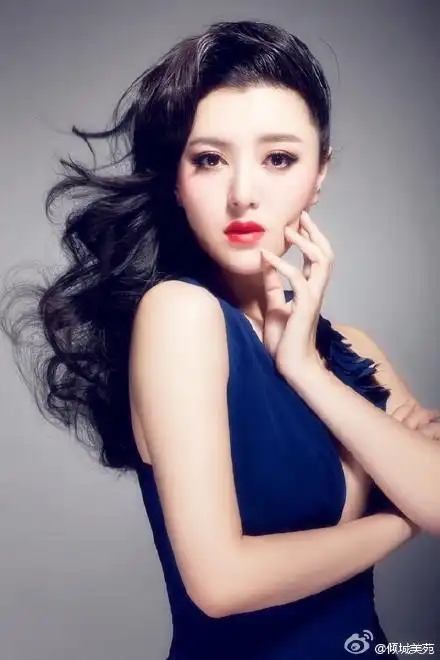 新成熟夏日轻薄时尚连帽情感外套女宽松休闲百搭潮登山视频90后