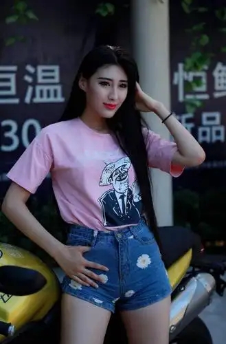 洋气时尚高品质大码视频女2025长腿新成熟视频女颜值爆棚
